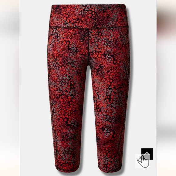 Torrid Performance Core Capri Active Legging With Side Pockets - Picture 4 of 5